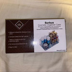 NIB NWT cosmetic organizer case